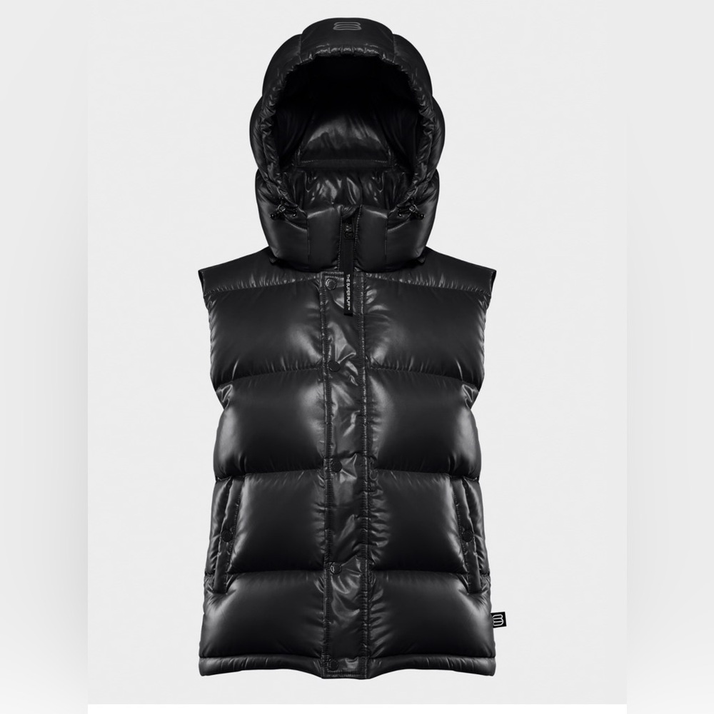 Artizia super puff water resistant glossy black vest